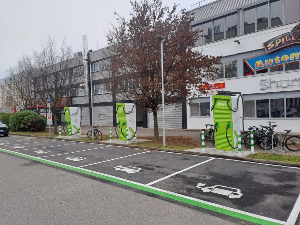 Allego Ladestationen für Elektrofahrzeuge in Wien, nachhaltiges Laden.