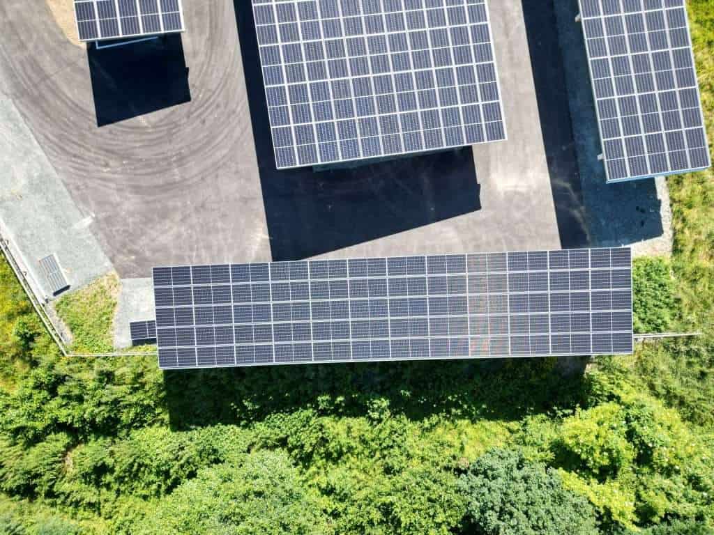 Eisgreissler 7 Moderne Solaranlage auf dem Dach des Eisgreissler Gebäudes.