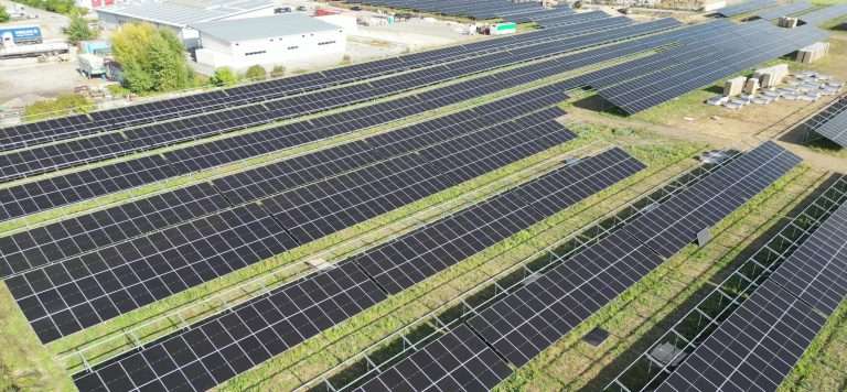 Solaranlage bei Energie Walkersdorf GmbH für nachhaltige Energie.